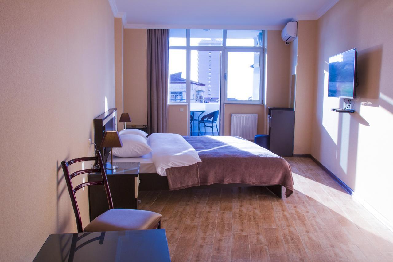 Pirosmani Mini Hotel Batumi Eksteriør billede